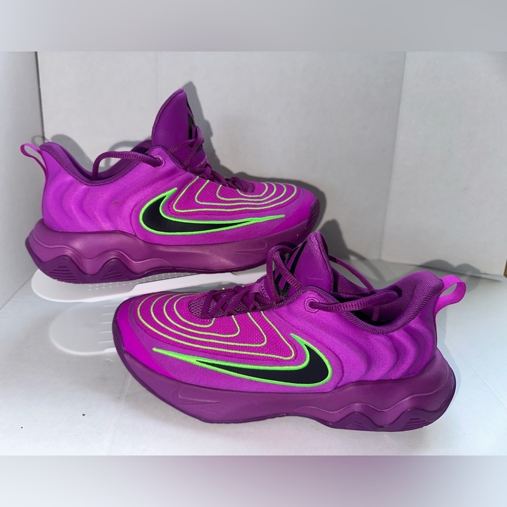 Nike Men's Giannis Immortality 4 Hyper Violet Basketball Shoes size 5Y
